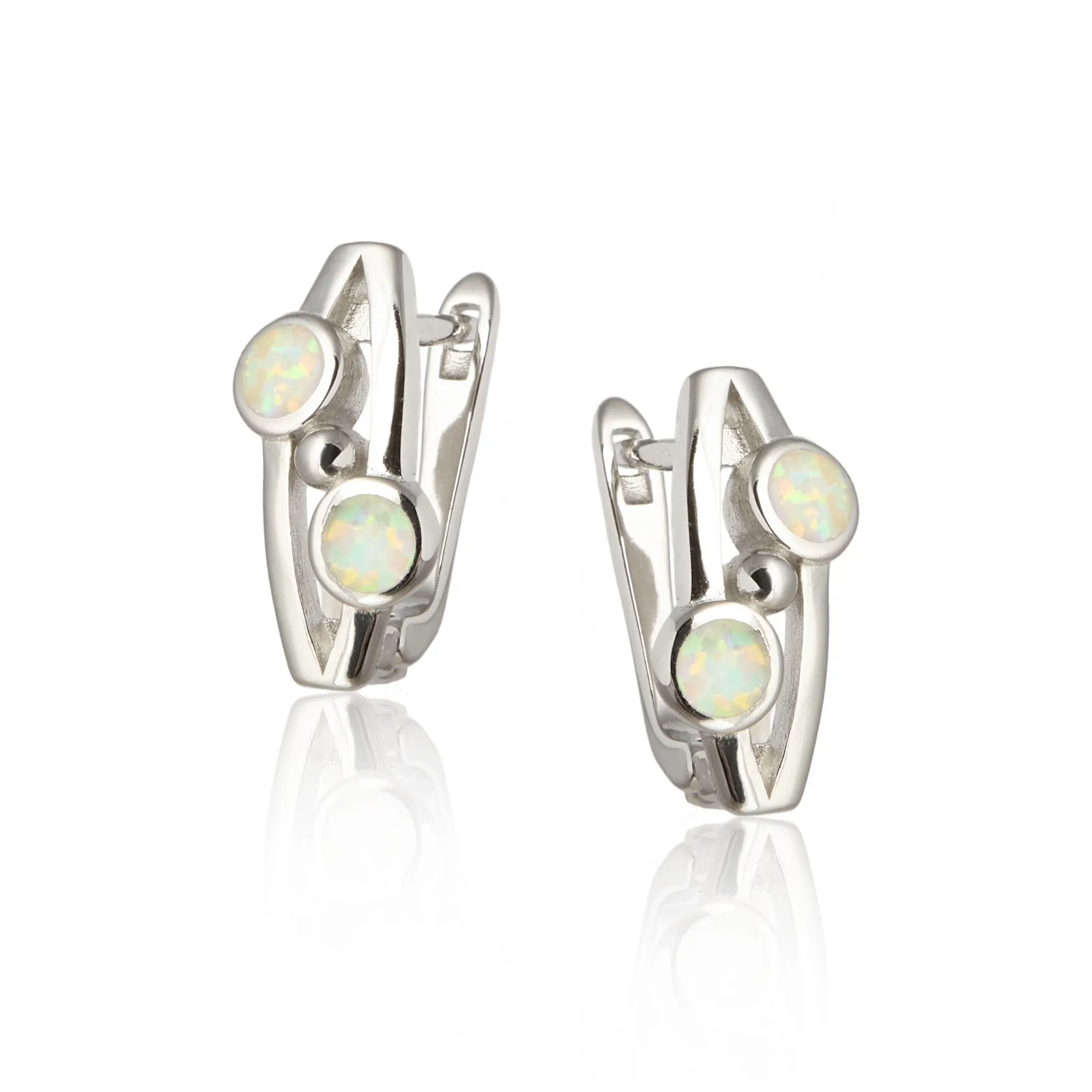 Kolczyki srebrne „sydney white” – oceaniczne piękno opalu z australii