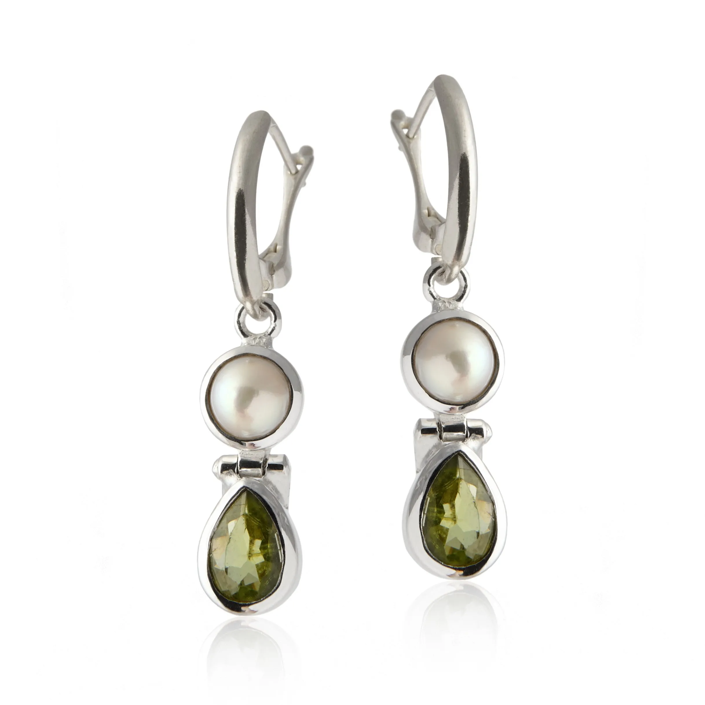 Kolczyki srebrne z białą perłą i oliwinem