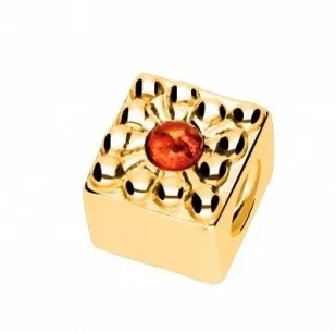 Charms srebrny  pozłacany z bursztynem do bransoletek modułowych kostka z koniakowym bursztynem