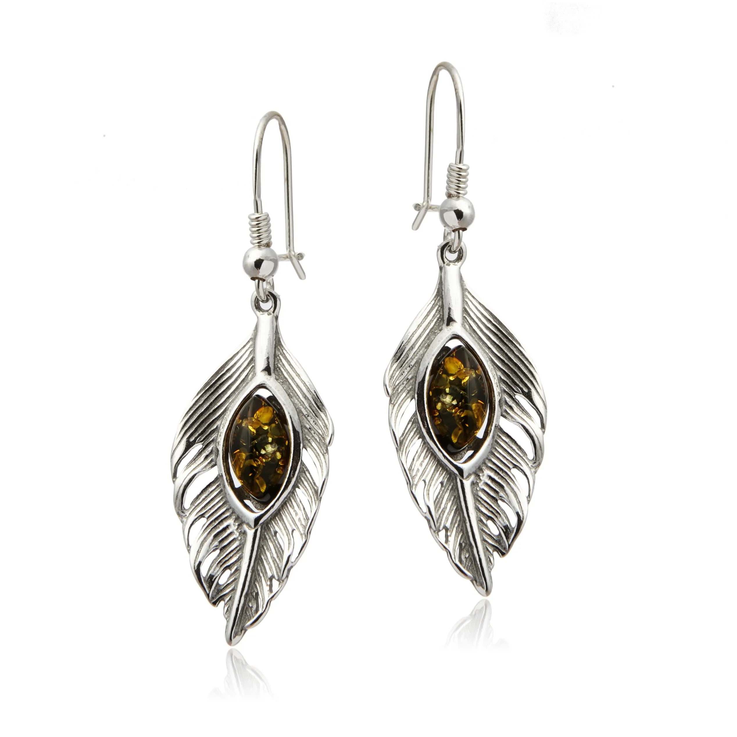 Srebrne oksydowane  kolczyki pióra z zielonym bursztynem