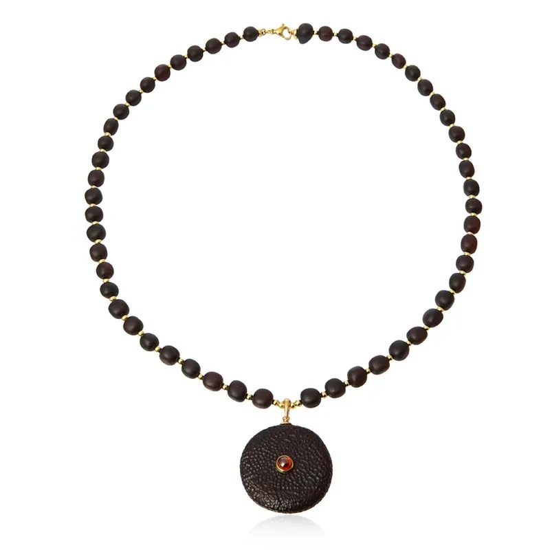 Naszyjnik “ciemna wiśnia z gdańska” – srebro pozłacane z bursztynem i granatem