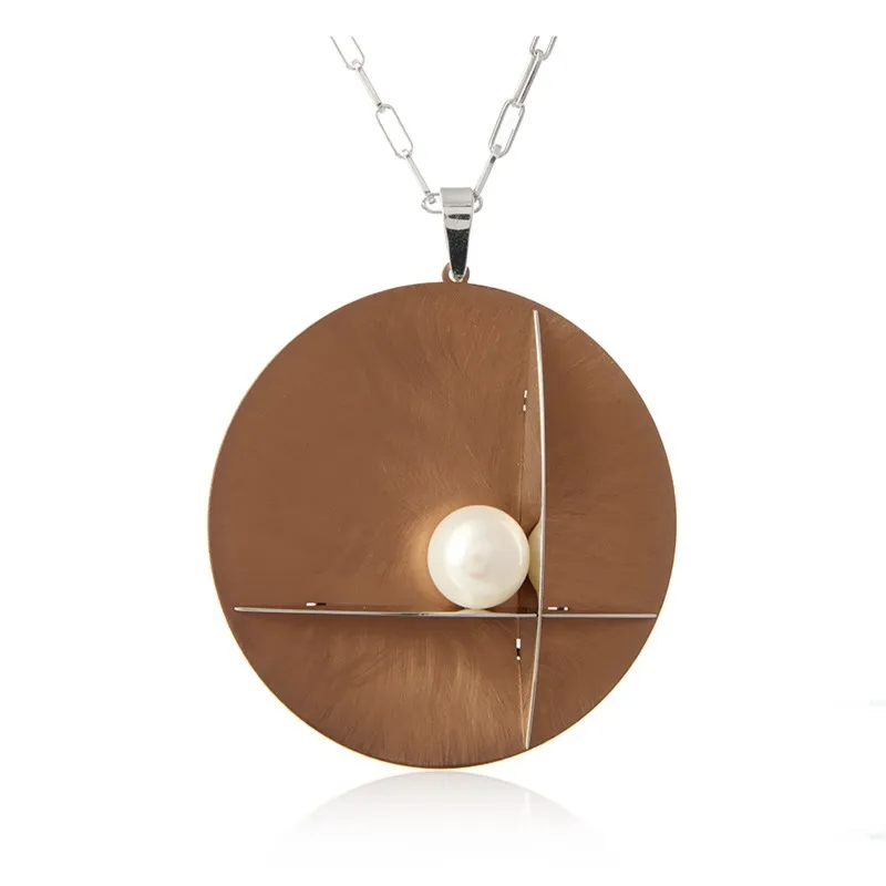 Zawieszka srebrna brązawym tytanem i perełką