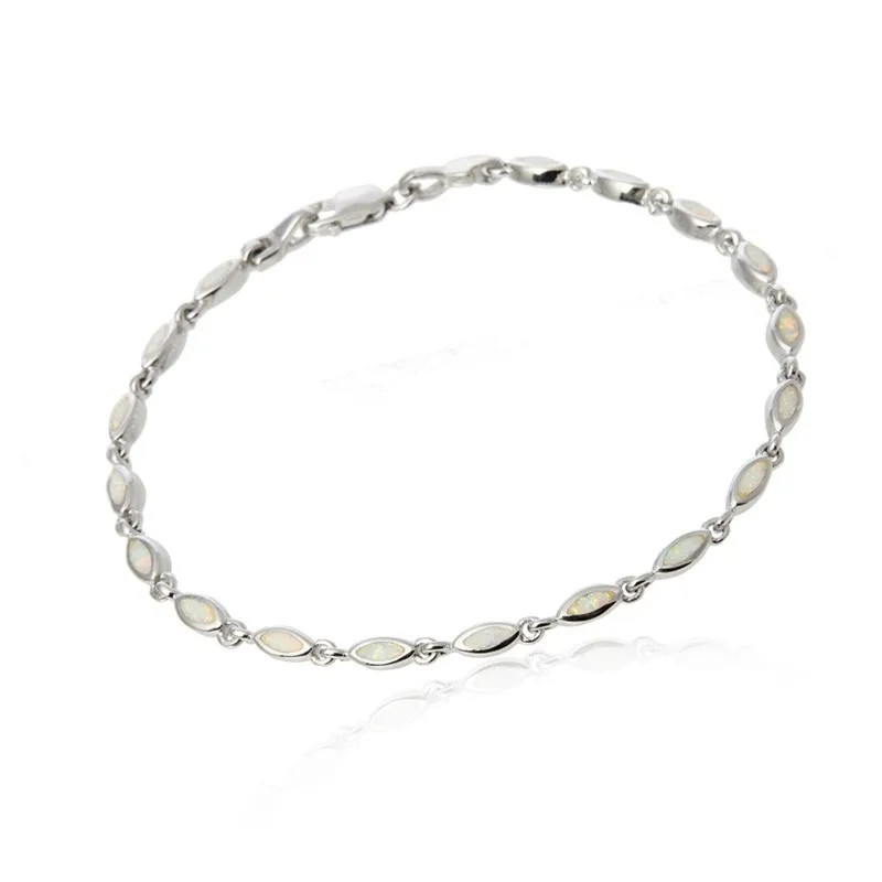 Subtelna bransoletka srebrna z białym opalem