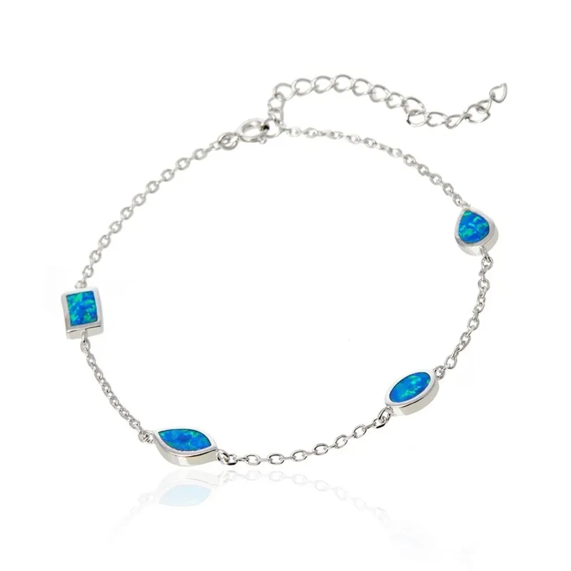 Bransoletka srebrna z niebieskim opalem na łańcuszku z geometrycznymi wzorami