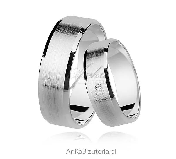 Srebrna obrączka satynowana i rodowana z cyrkonią , rozmiar - 12