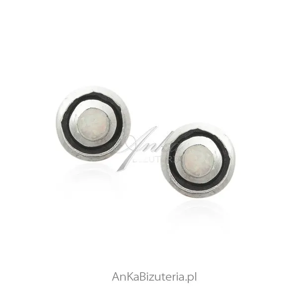 Kolczyki srebrne z białym opalem oksydowane