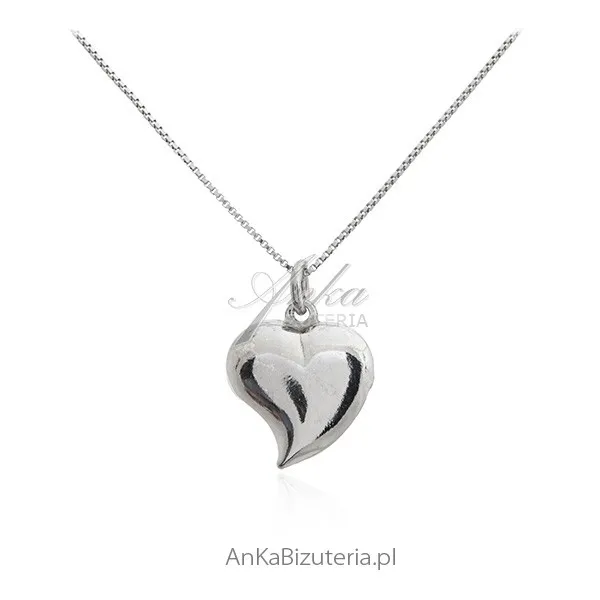 Naszyjnik srebrny z ślicznym serduszkiem