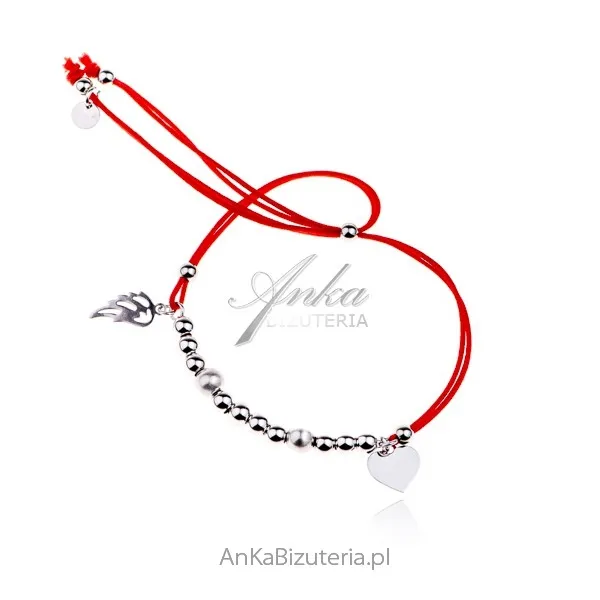 Bransoletka srebrna na czerwonym sznureczku z kulkami piórkiem i serduszkiem