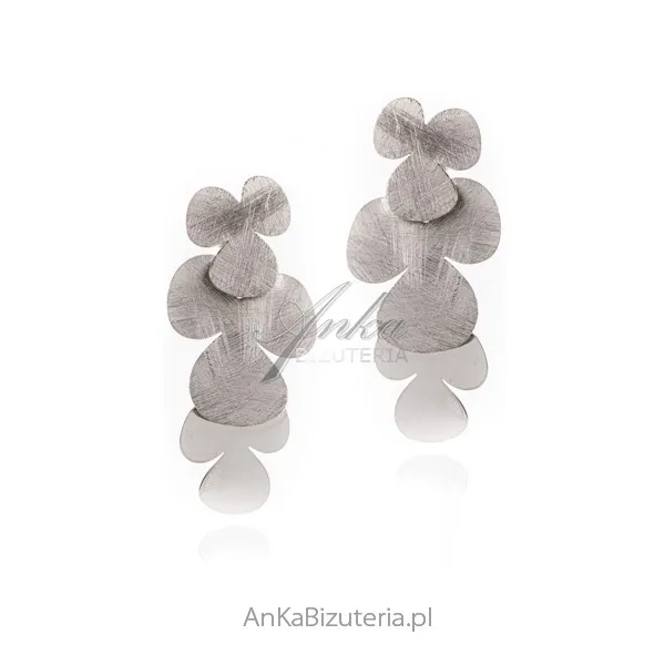 Srebrne kolczyki satynowane przestrzenna koniczynka