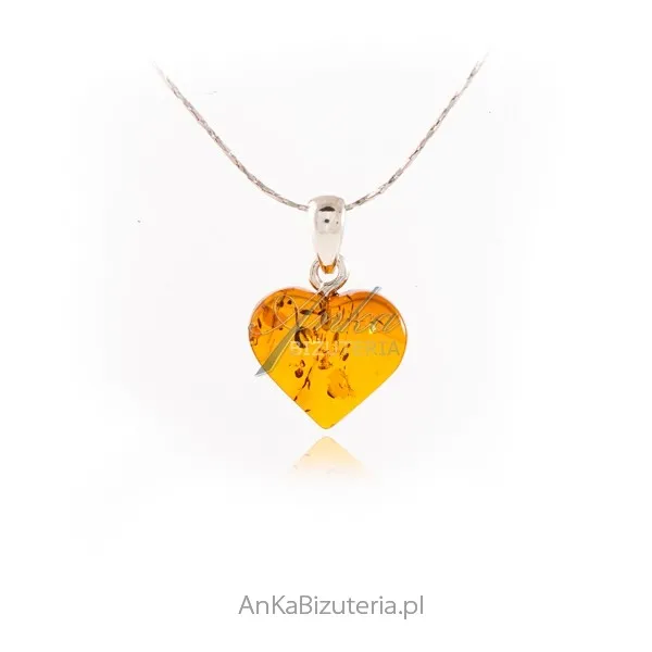 Śliczne serduszko z bursztynem