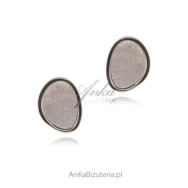 Srebrne kolczyki satynowane  elegancka biżuteria