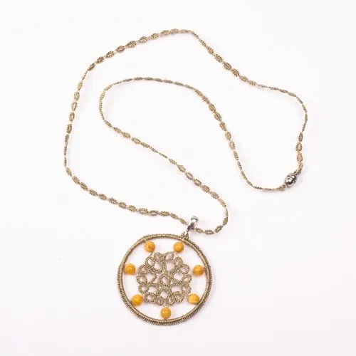 Naszyjnik z frywolitek i bursztynu ręcznie robiony