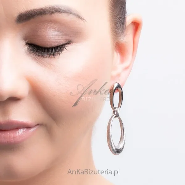 Srebrne kolczyki  satynowane wiszące owalne kółka