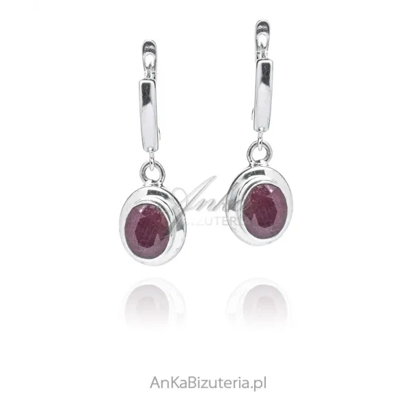 Klasyczna biżuteria srebrna  - kolczyki srebrne z rubinem