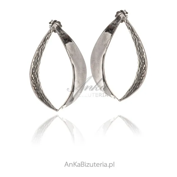 Kolczyki srebrne duże karbowane  - elegancka kobieca biżuteria srebrna