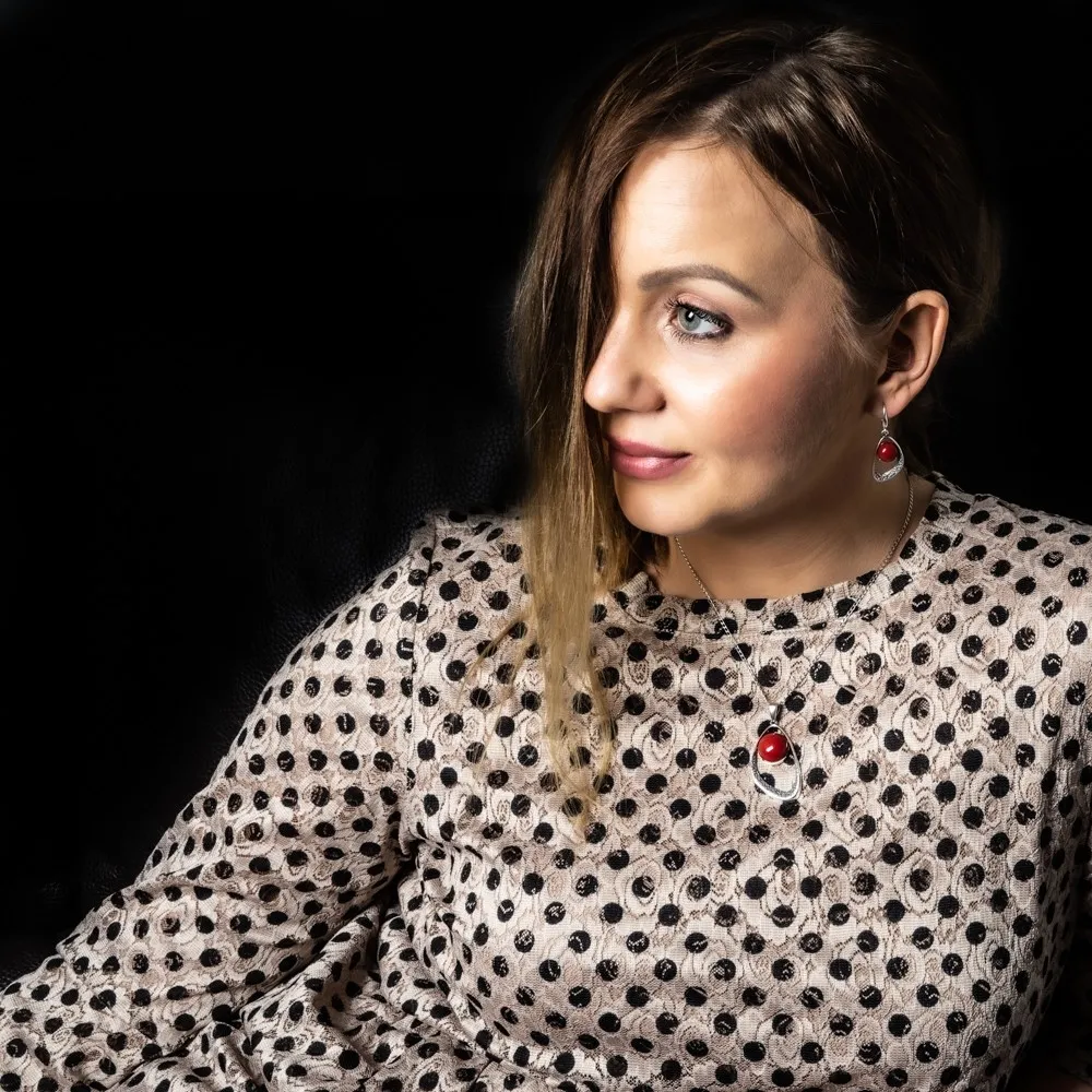 Komplet biżuteria srebrna z czerwonym kamieniem jubilerskim oksydowany