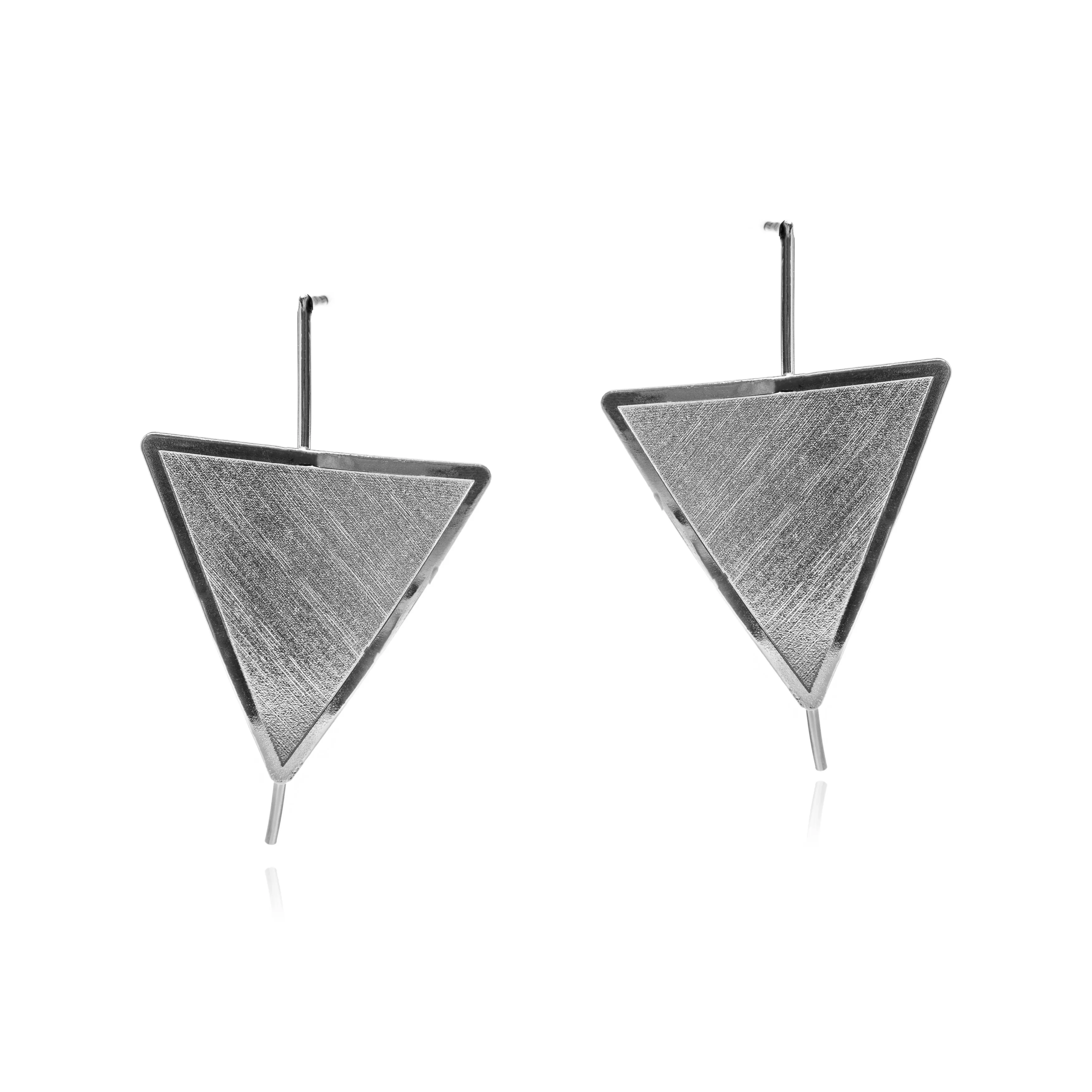 Kolczyki srebrne trójkąty satynowane