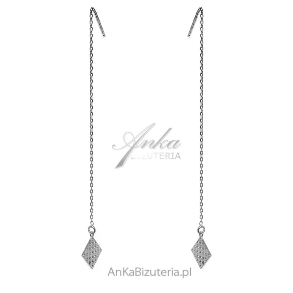 Srebrne kolczyki przeciągane przez ucho na łańcuszku ażurowe kwadraty