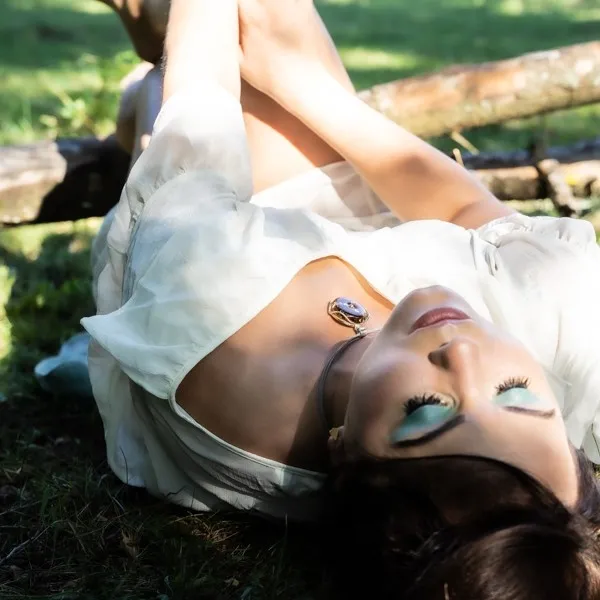 Piękna zawieszka srebrna z koniakowym bursztynem