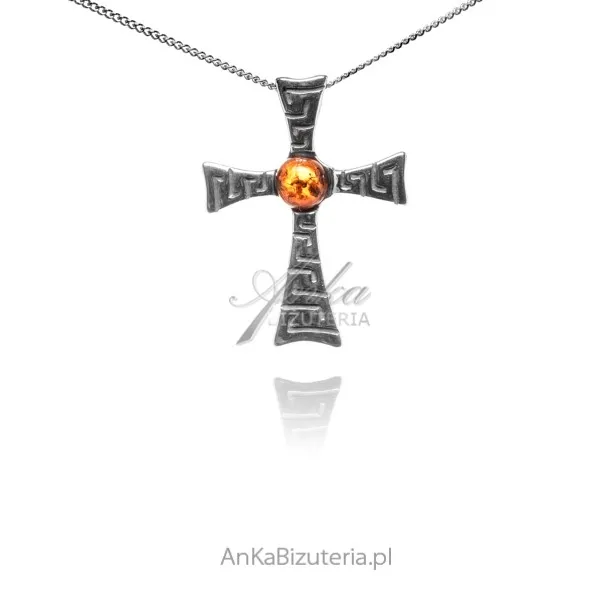 Srebrna zawieszka krzyżyk z koniakowym bursztynem