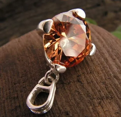 ZENIA - srebrny wisiorek z topazem złocistym