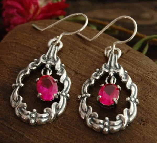 ARELLA - srebrne kolczyki z rubinem 1 ARELLA – srebrne kolczyki z rubinem