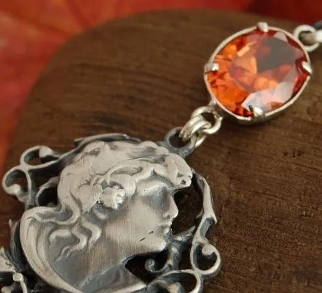 BOGINI - srebrny wisiorek z topazem złocistym