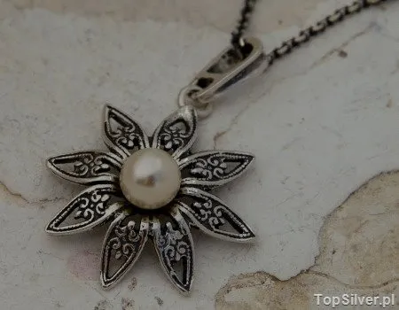 MADONA - srebrny wisiorek z perłą