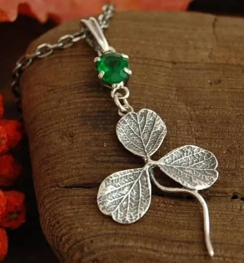 KONICZYNKA – srebrny wisiorek ze szmaragdem