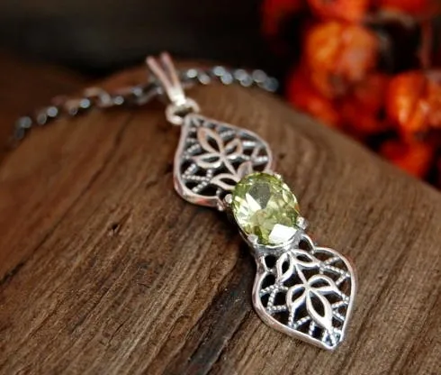 VONDA - srebrny wisiorek z oliwinem