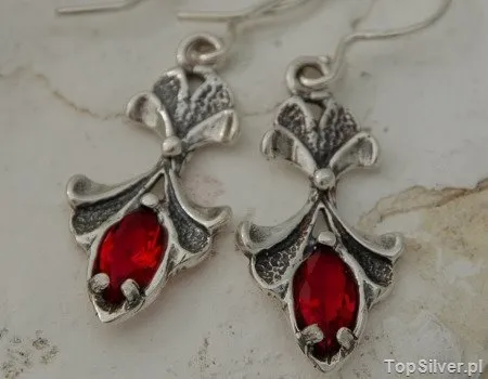 JASPER - srebrne kolczyki z rubinem 1 JASPER – srebrne kolczyki z rubinem