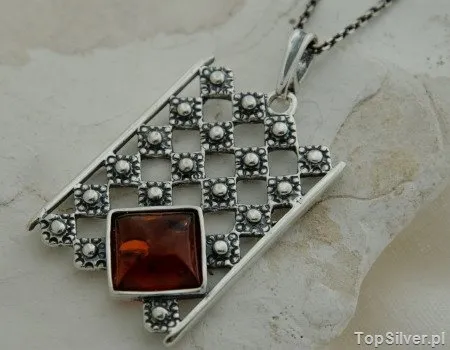 ROYAL - srebrny wisiorek z bursztunem