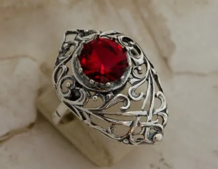 BRENDA - srebrny pierścionek z rubinem