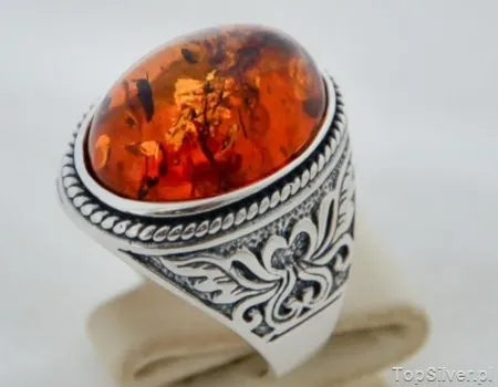 MAGNAT – srebrny sygnet, pierścień z bursztynem