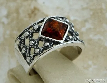 ROYAL - srebrny pierścionek z bursztynem