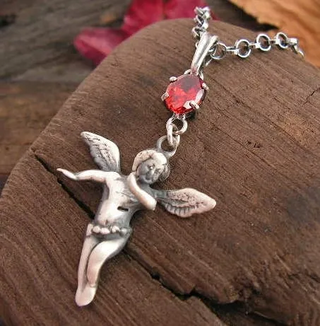 ANIOŁ - srebrny wisiorek z granatem