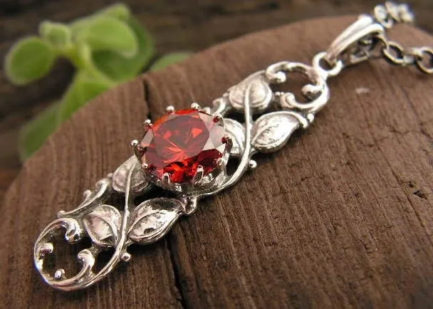 CESARMA - srebrny wisiorek z rubinem