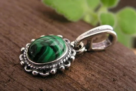 TAFALI - srebrny wisiorek z malachitem