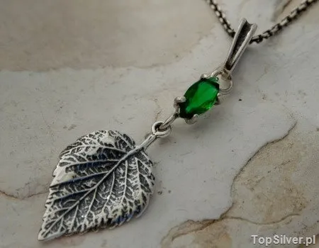LISTKI BRZOZY - srebrny wisiorek ze szmaragdem