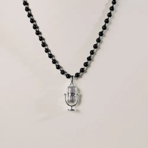 Naszyjnik z onyksów przeplatanych kuleczkami, z mikrofonem z kolekcji Colibra x Pan Lektor (C24/PAN/05)