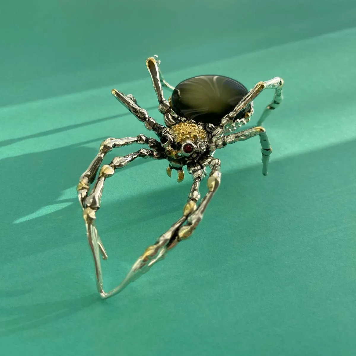 Wisiorek i broszka srebrna z bursztynem pająk