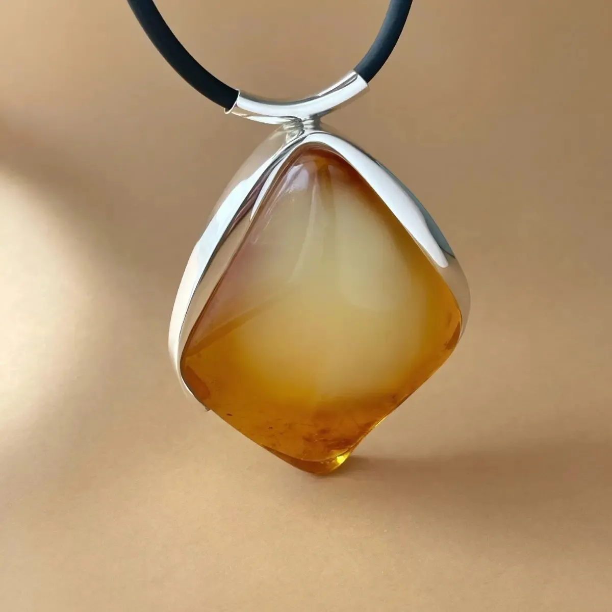 Naszyjnik srebrny z miodowym bursztynem no 5