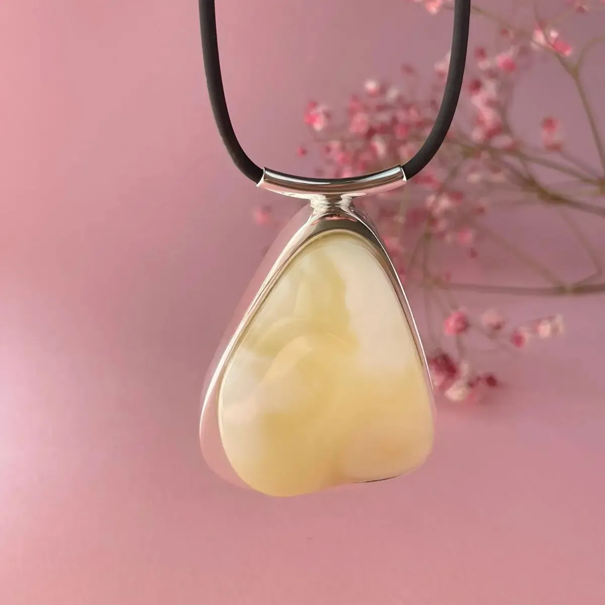 Naszyjnik srebrny z białym bursztynem no 6