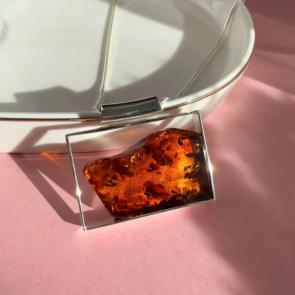 Wisiorek srebrny z koniakowym bursztynem no 4