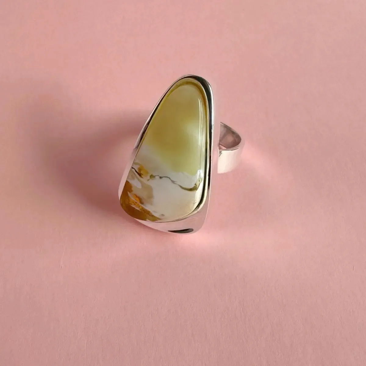Pierścionek srebrny rozmiar regulowany z mlecznym bursztynem no 9