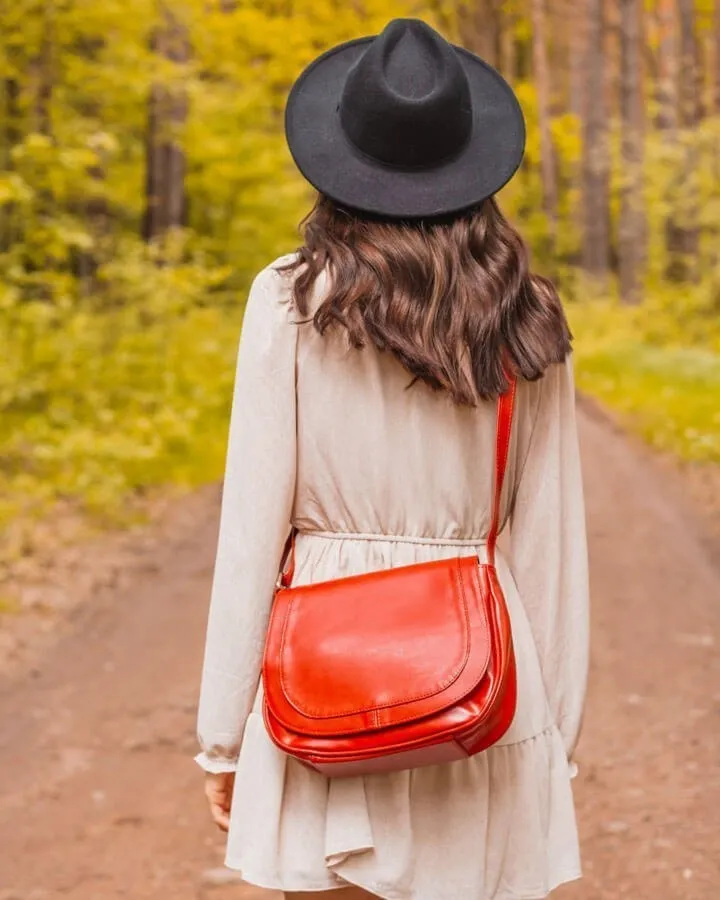 Torebka skórzana listonoszka DAN-A T223 czerwona