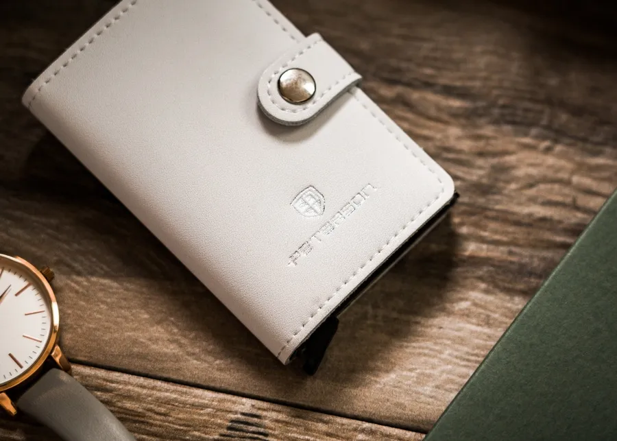 Skórzane etui na karty Peterson PTN ES białe
