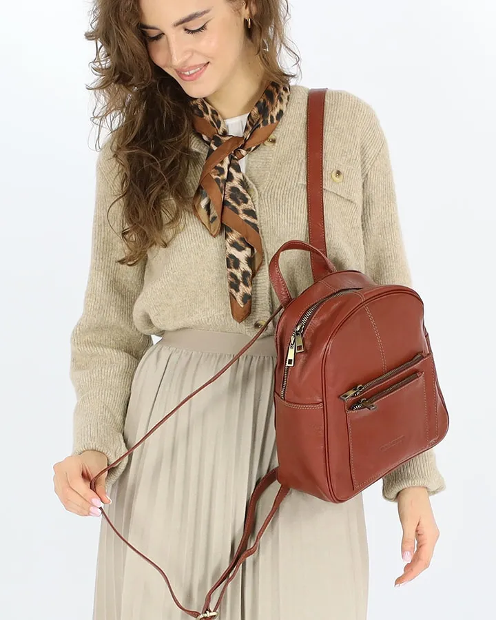 Mały plecak damski skórzany z kieszonkami - MARCO MAZZINI brąz whisky