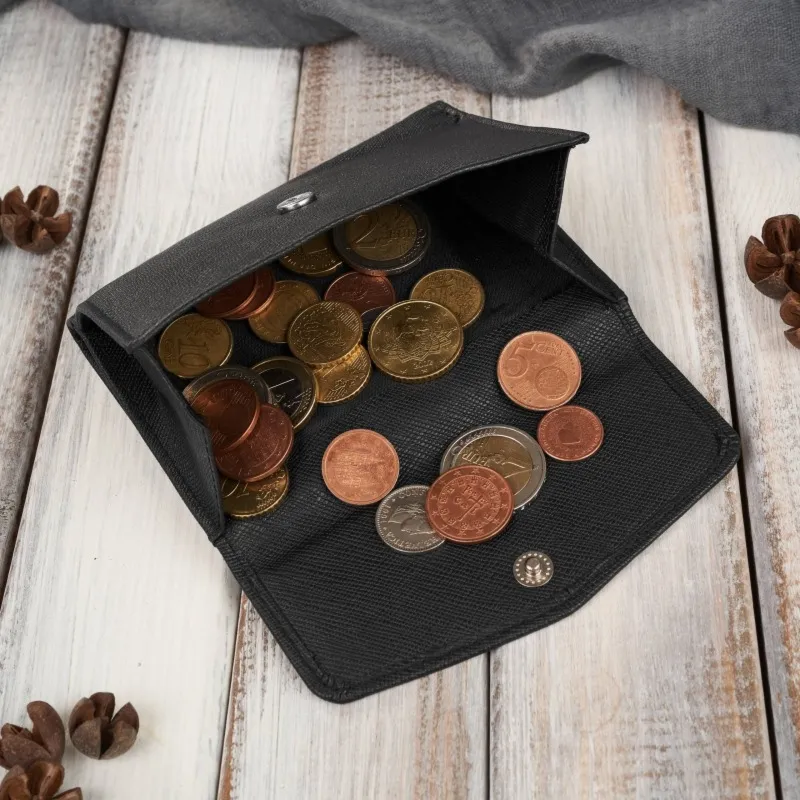 Portfel damski mały czarny ze skóry naturalnej Saffiano Paolo Peruzzi T-110-BL