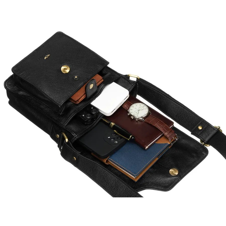 Skórzana, czarna listonoszka męska z klapką, zawieszona na regulowanym pasku - Peterson